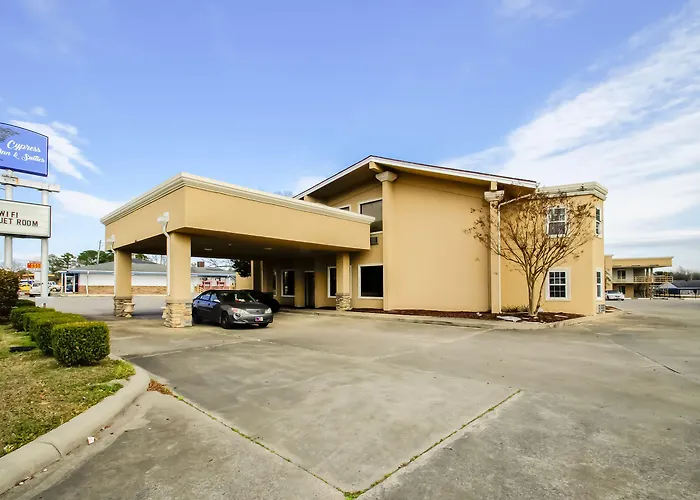 Cypress Inn & Suites Washington By Oyo Chocowinity
