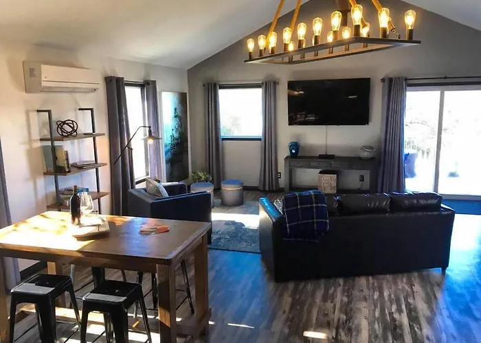 Papillon Cellars - The Loft Hotel Mariposa