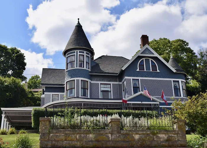 The Hancock House Bed & Breakfast Inn Dubuque
