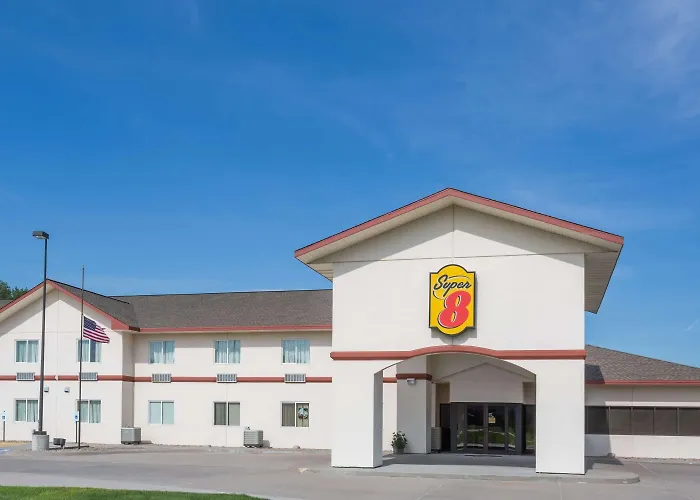 Super 8 By Wyndham Alma Hotel