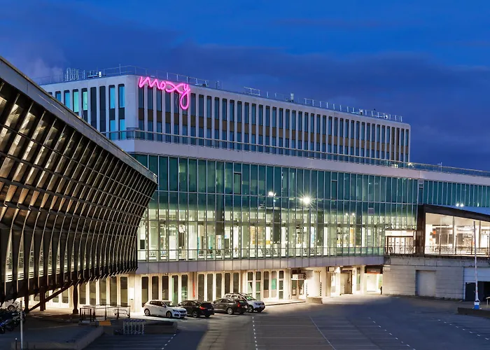 Hotel Moxy Lyon Airport à Colombier-Saugnieu