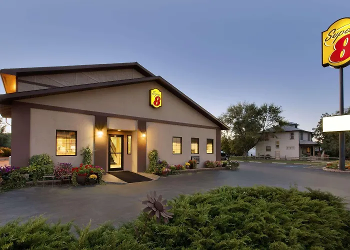 Super 8 By Wyndham Wall