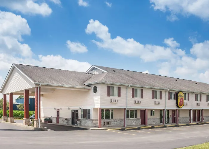 Super 8 By Wyndham Wapakoneta Hotel