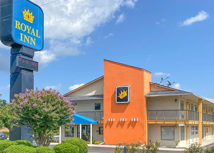 Super 8 By Wyndham Richmond Hill Motel