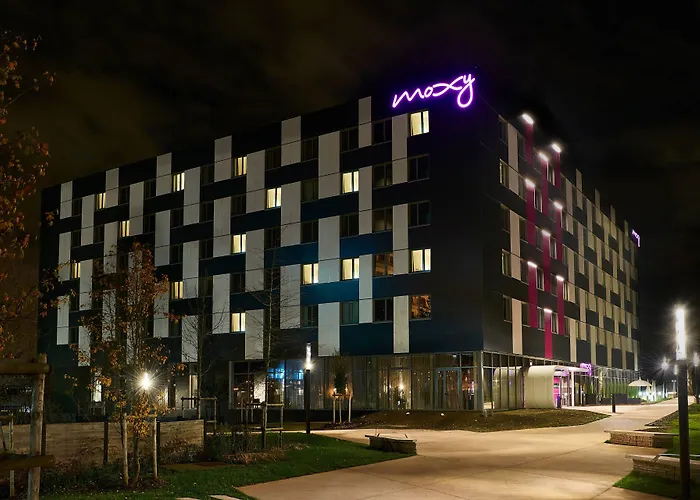 Hotel Moxy Paris Charles de Gaulle Airport à Roissy-en-France