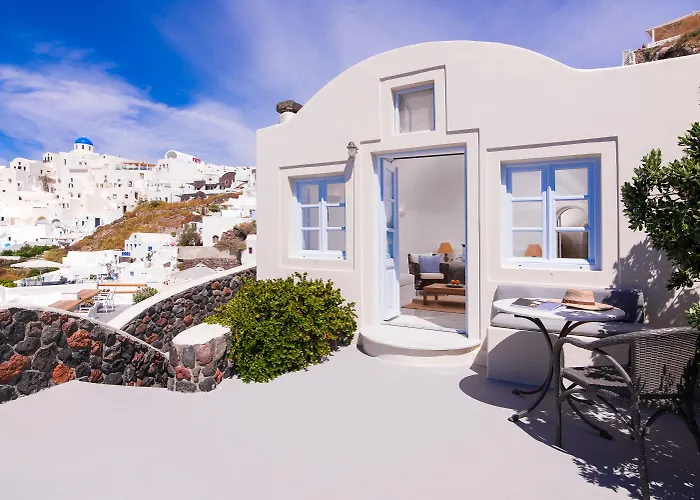 Pezoules Of Oia Otel