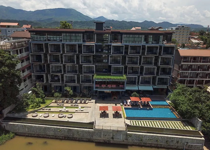 Inthira Vangvieng Vang Vieng