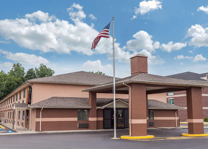 Super 8 By Wyndham Carrollton Hotel