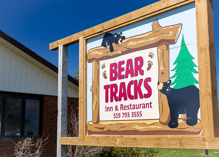 Bear Tracks Inn Lion's Head