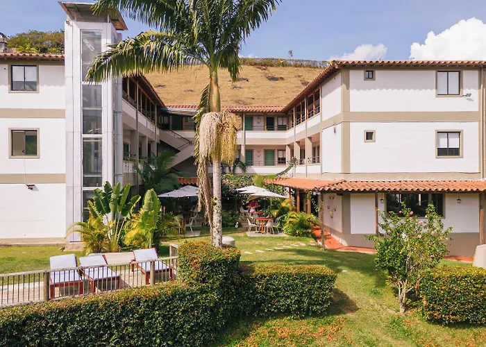 Soy Local Guatape Campestre Hotel