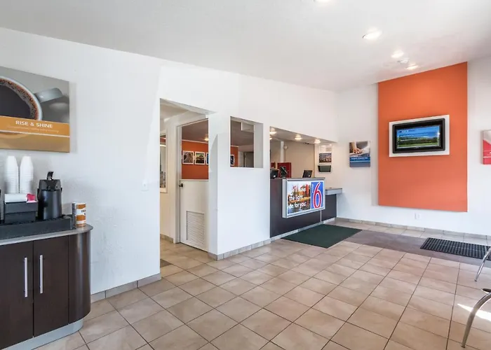 Travelodge By Wyndham Lansing