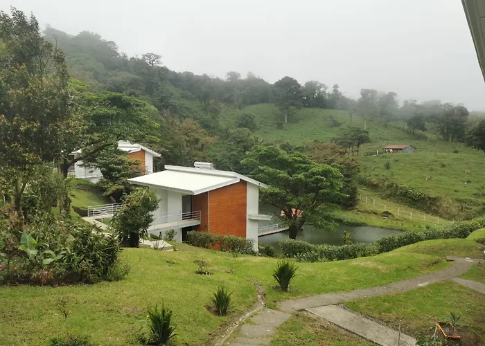 Burbi Lake Lodge Monteverde