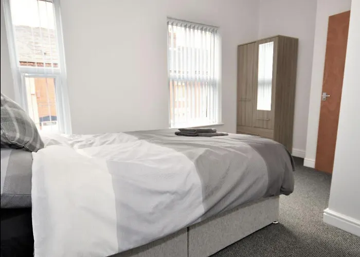 Townhouse @ 50 Birks Street Stoke Hotel