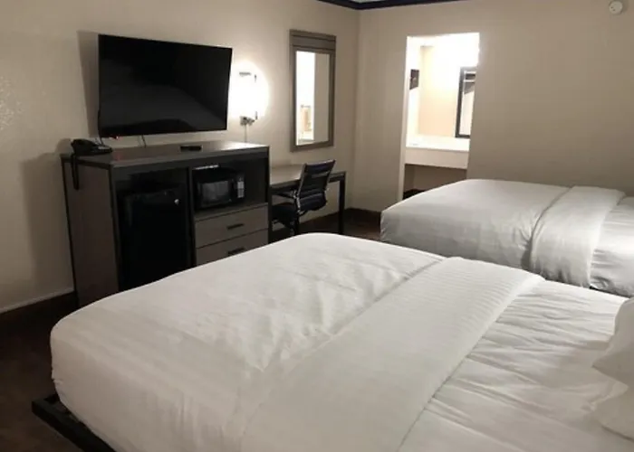 Travelers Inn And Suites Wharton