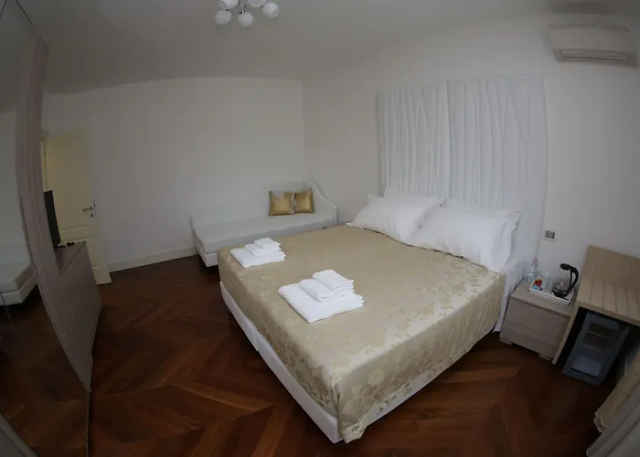 Champagne Rooms Sirmione