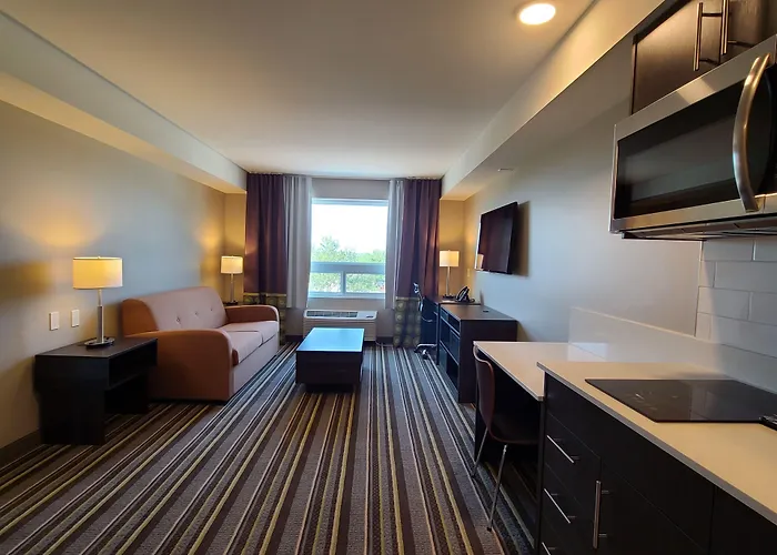 Super 8 By Wyndham Thompson Hotel