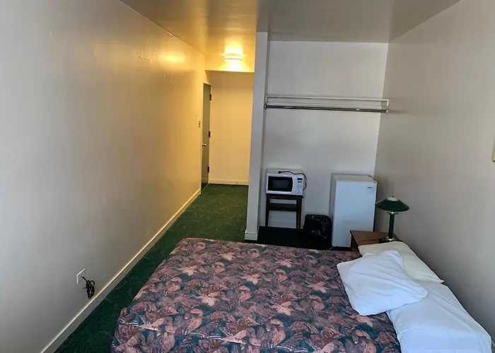 Vivian Motor Hotel Neepawa