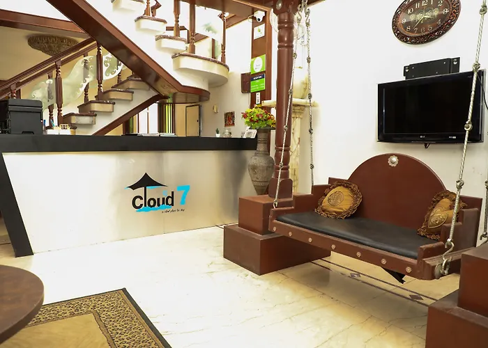 Ulo Cloud 7 Hotel Siruseri