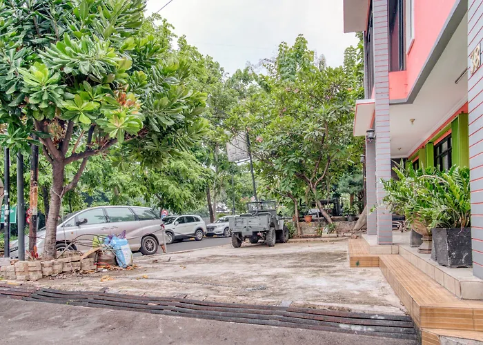 Reddoorz Near Taman Mini Jakarta