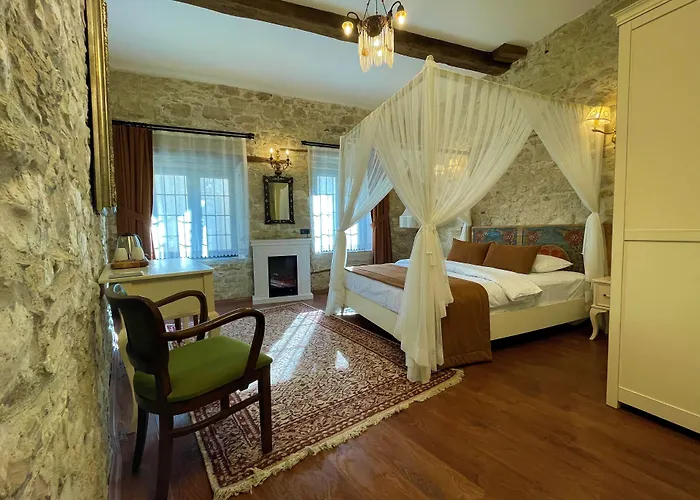 Sakli Tas Konak Otel Urla