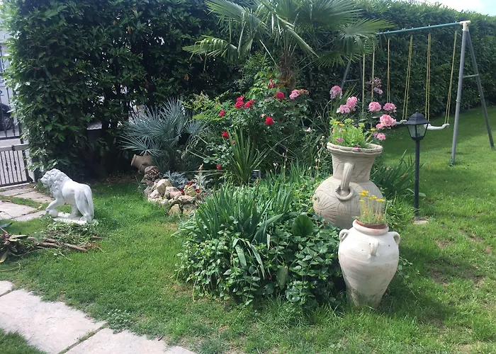 Au Jardin Fleuri Bed & Breakfast San Giovanni Lupatoto