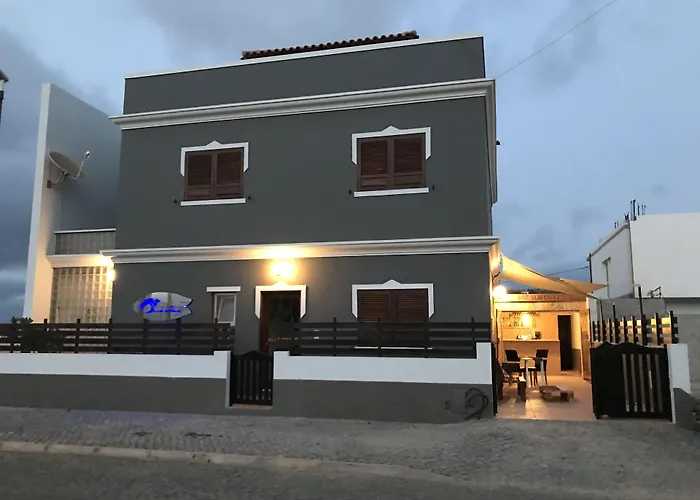 Blue Eagle Guesthouse - Casa de hospedes Santa María