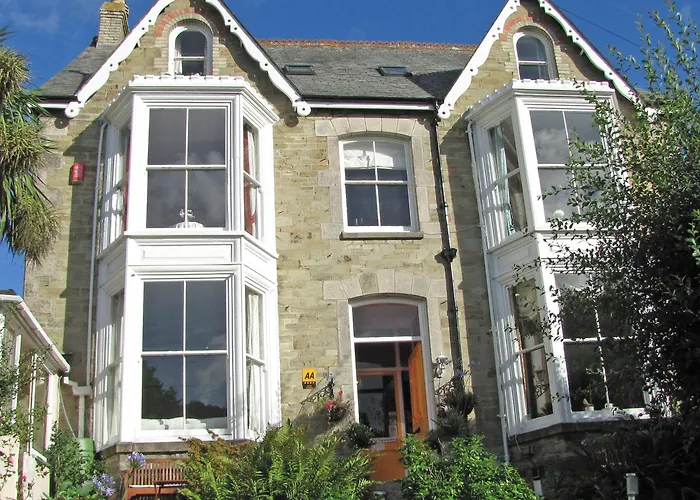 Cliftons Guest House Truro