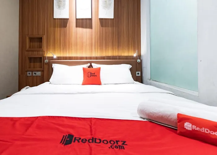 Reddoorz Premium Near Centre Point Mall Medan