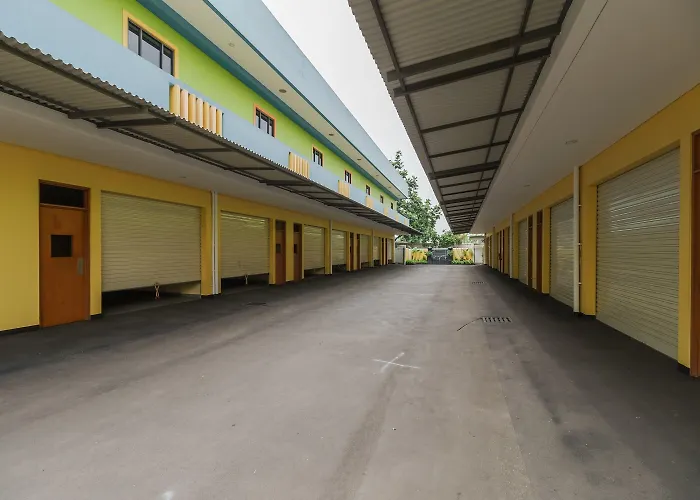 Reddoorz Plus Near Dunia Fantasi Ancol Jakarta