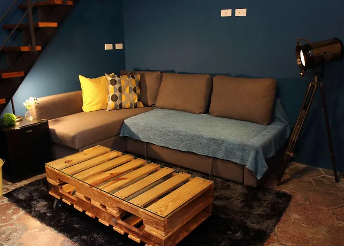 Rolling Inn B&B Tainan