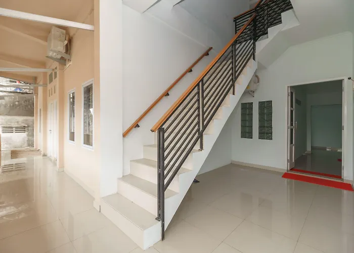 Reddoorz Syariah Near Simpang Sekip Palembang Hotel