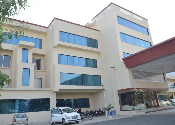 Mnr Resort Piparia
