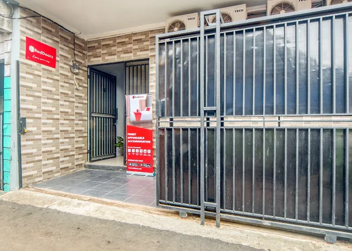 RedDoorz near Graha Cijantung Mall Jakarta