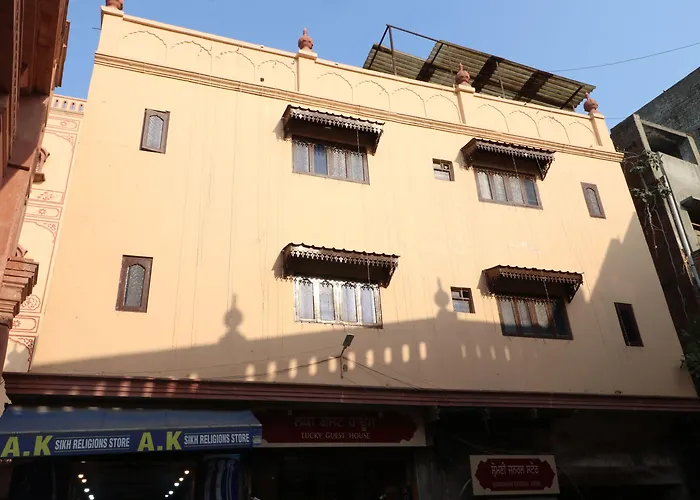 Oyo 30100 Lucky Guest House Amritsar