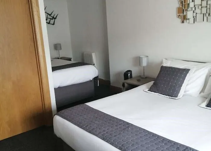 Reveller Bar Lodgings Donegal Town