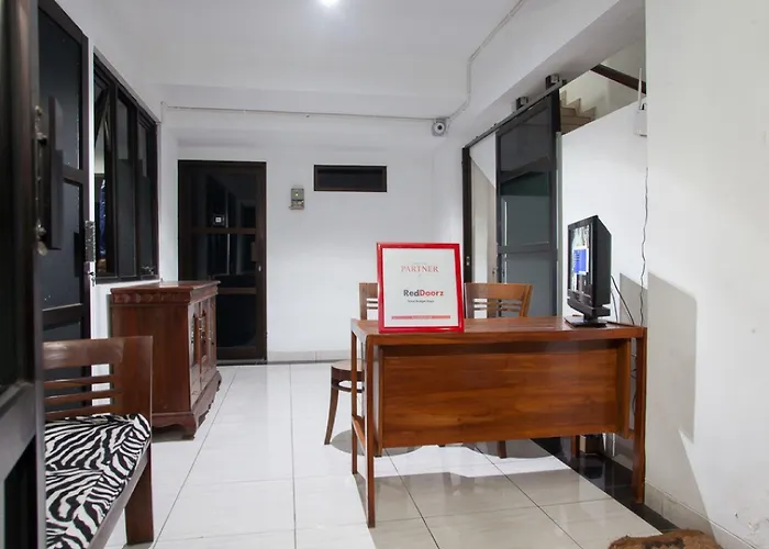 Reddoorz Syariah Near Dbl Arena 2 Hotel Surabaya