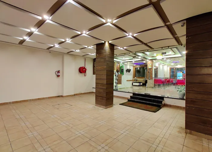 Hotel Divine Residency Raiwala