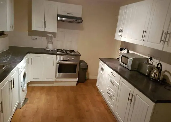 Queen Guest House Gillingham 