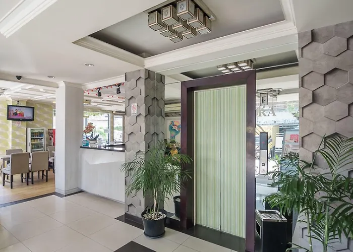 Reddoorz Plus Near Mangga Besar Station 2 Jakarta
