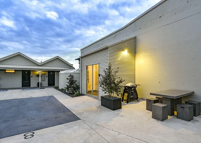 Aloha Central Premium Studios Mount Gambier