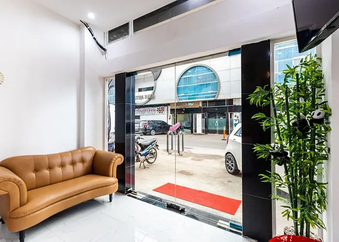 RedDoorz Plus @ Centrium Katamso Medan