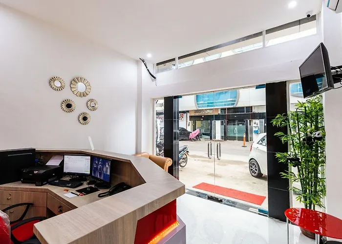 RedDoorz Plus @ Centrium Katamso Medan