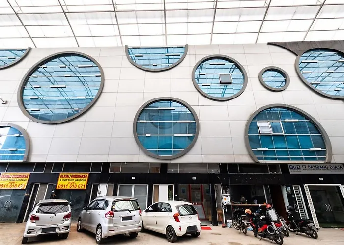 RedDoorz Plus @ Centrium Katamso Medan