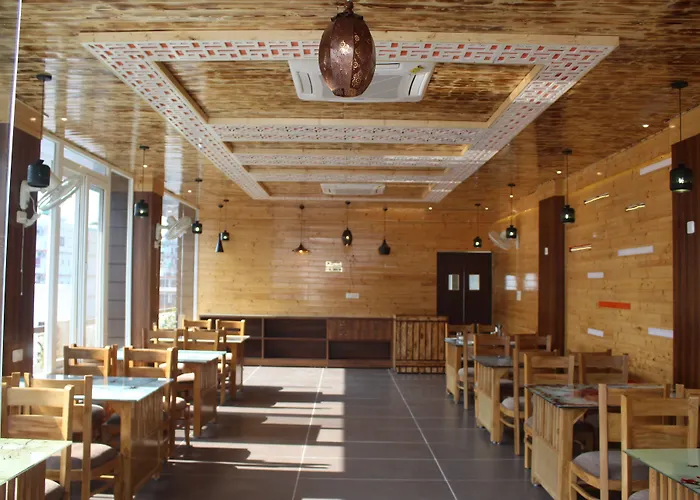 Arctic Hills By Opulence Hotel Tapovan