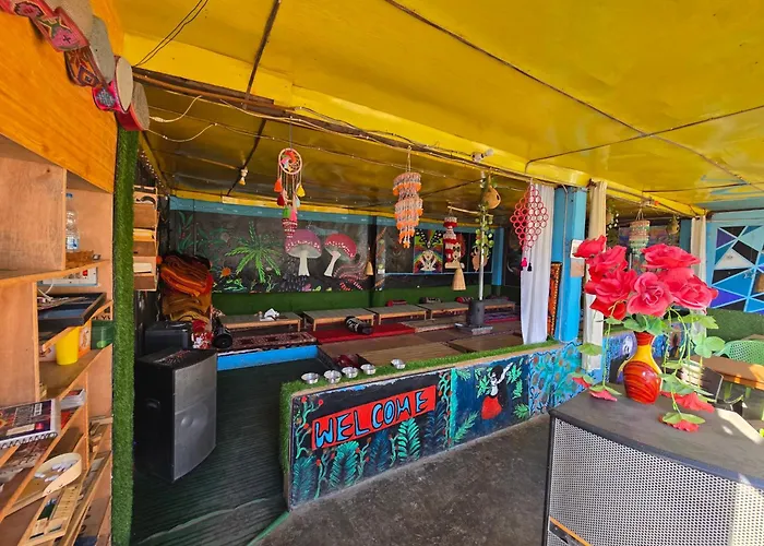 Shiva Mountain Guest House & Cafe Tosh