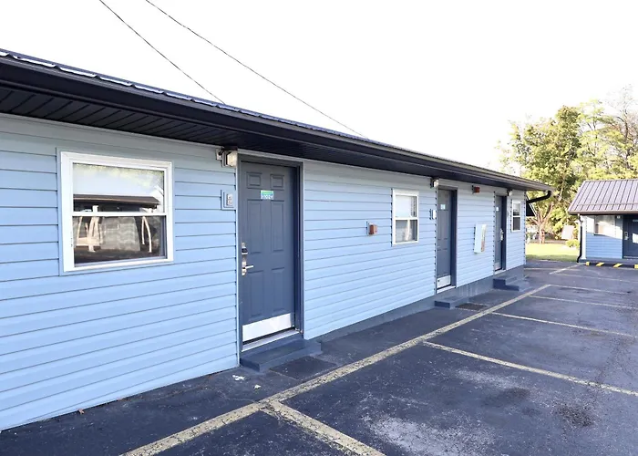 Hillsboro Inn & Suites