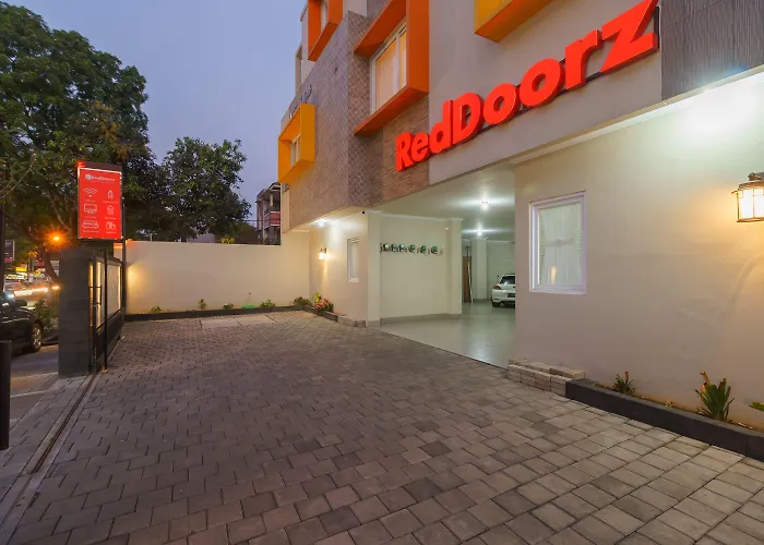 RedDoorz near Taman Makam Pahlawan Cikutra Hotel Bandung