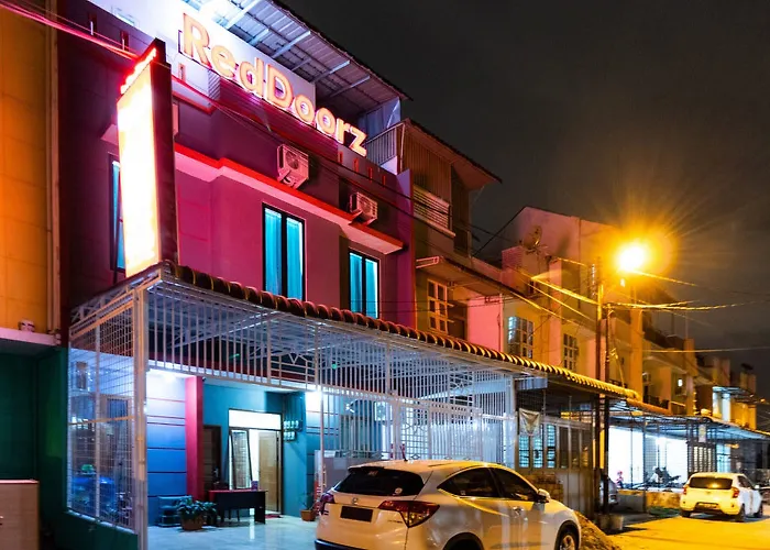 RedDoorz @ Jalan Dr Mansyur Medan 2 Hotel