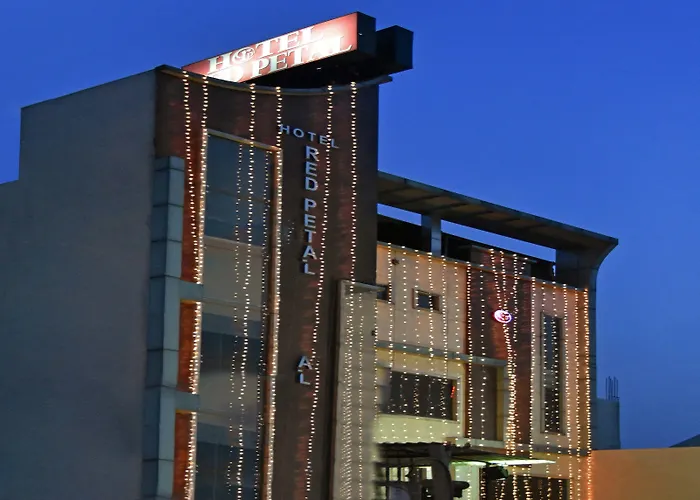 Treebo Red Petal Jalandhar Hotel