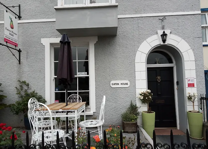 Eaton House Hotel Pembroke